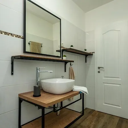 Kamp Mara Pakoštane