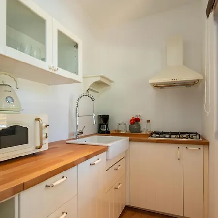 Kamp Mara * Pakostane