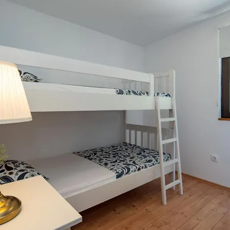 Kamp Mara Apartment *