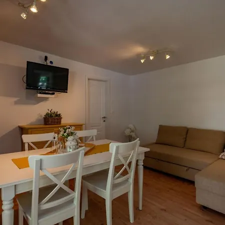 Kamp Mara Apartment *