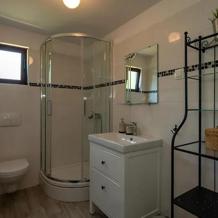 Apartment Kamp Mara Pakostane