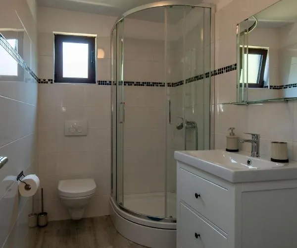 Kamp Mara Apartment Pakostane